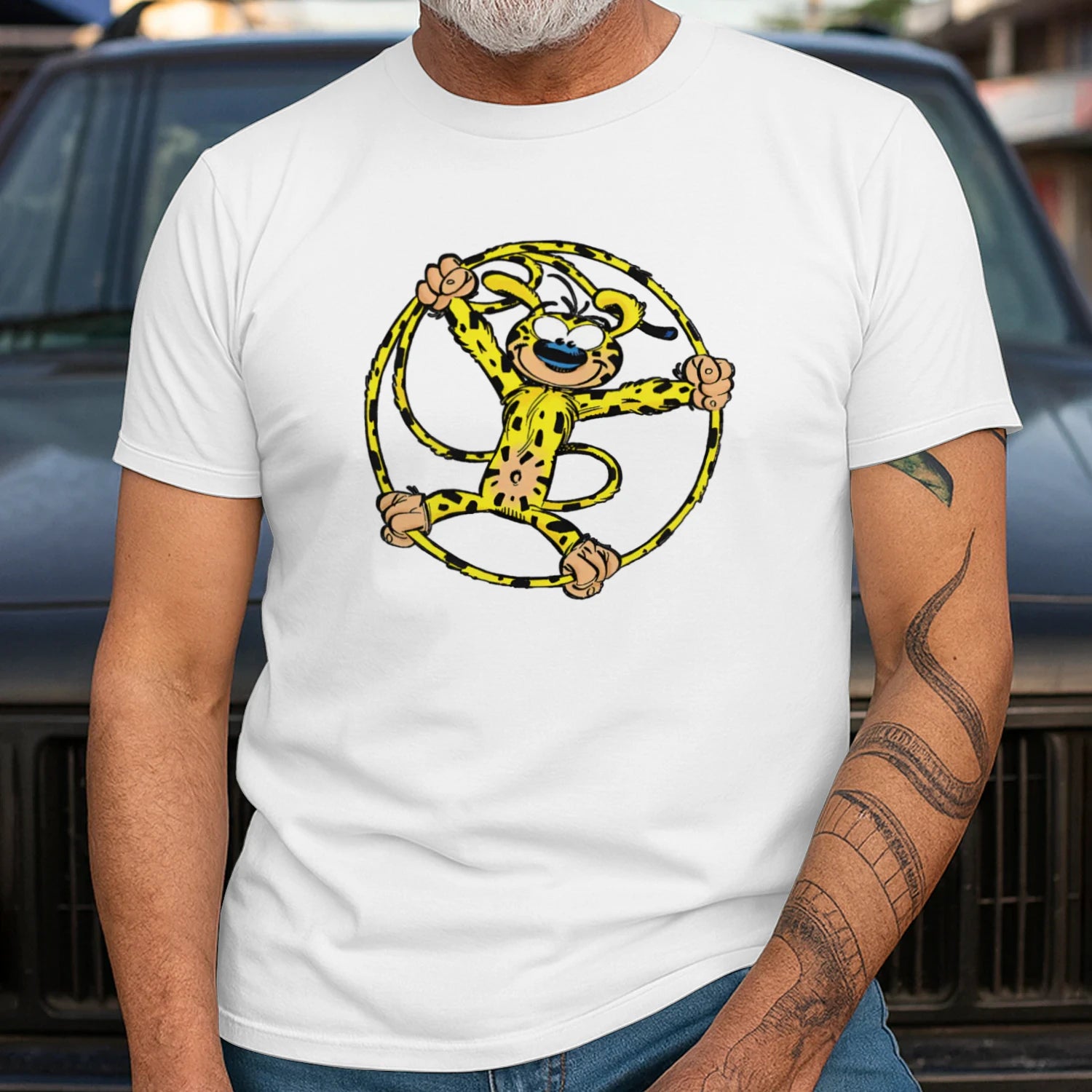 {"origin":"mayzing","colors":["Wit","Wit","Wit","Wit","Wit","Wit","Wit","Wit"],"sizes":["5XL","4XL","3XL","2XL","XL","L","M","S"],"isMainImage":false,"isCustomMockup":false}