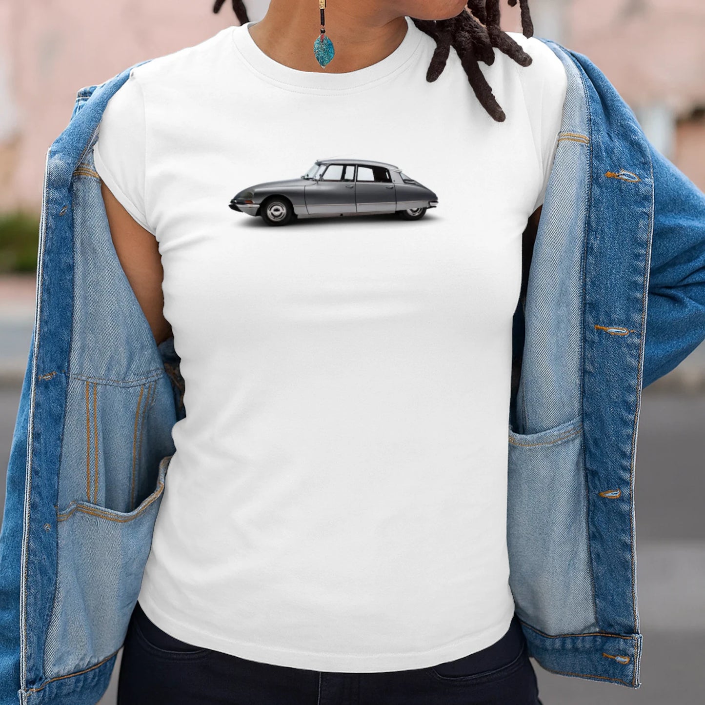 {"origin":"mayzing","colors":["Wit","Wit","Wit","Wit","Wit","Wit","Wit","Wit"],"sizes":["5XL","4XL","3XL","2XL","XL","L","M","S"],"isMainImage":false,"isCustomMockup":false}