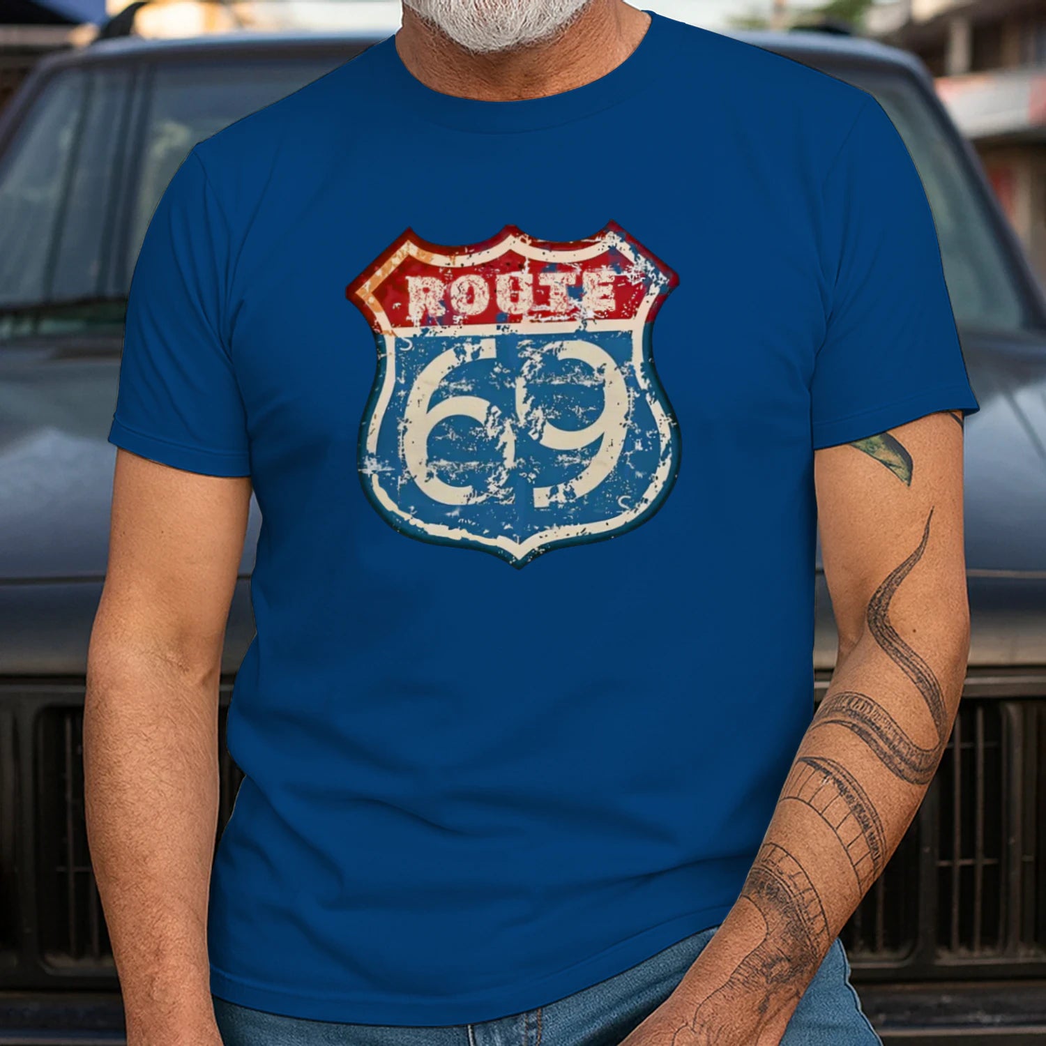 Male model, viewing the front side.